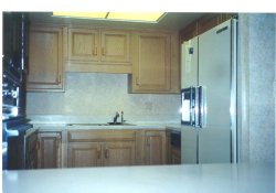 kitchen.jpg (9416 bytes)